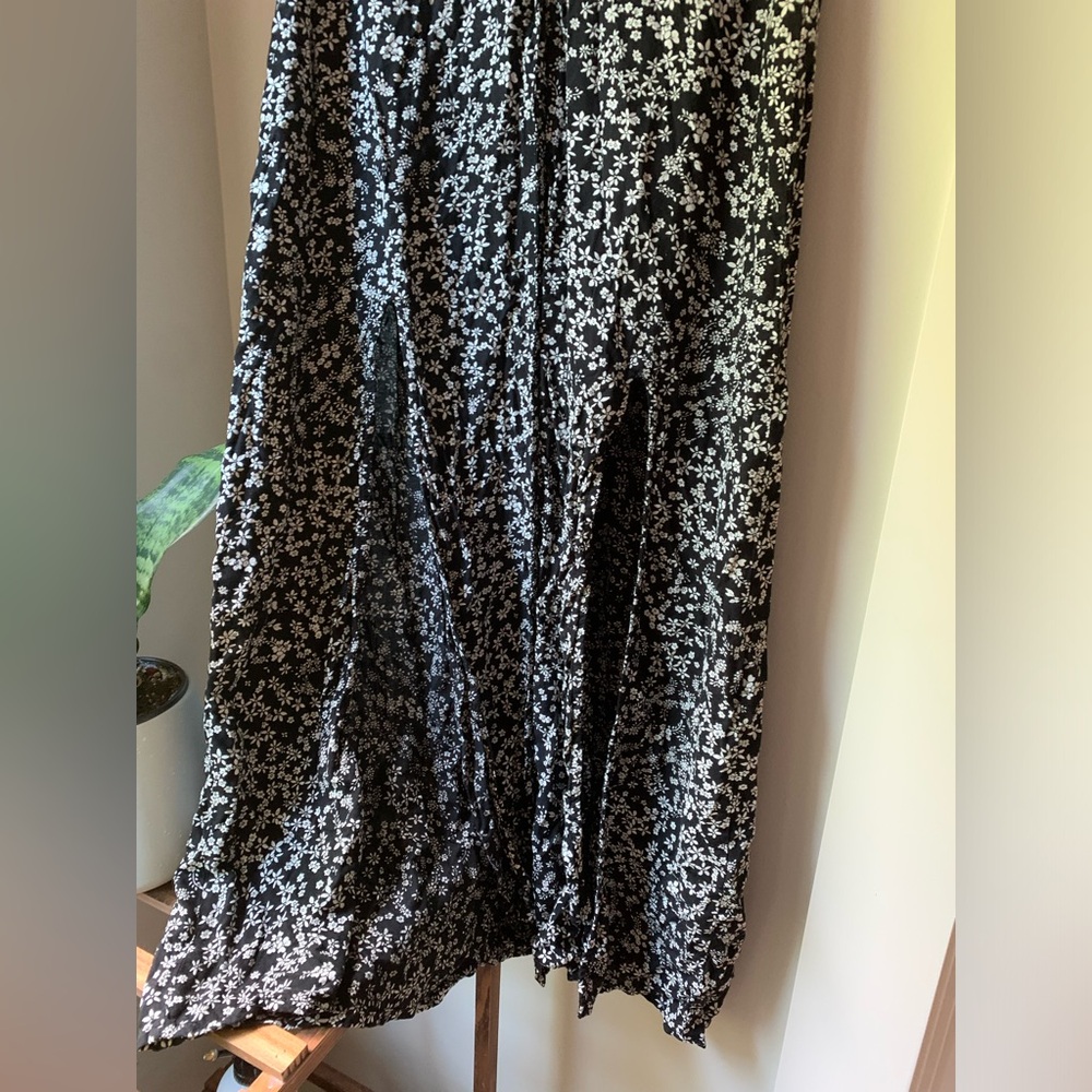 Asos Miss Selfridge petite angel sleeve ditsy maxi dress in black, size 8 - Picture 9 of 9